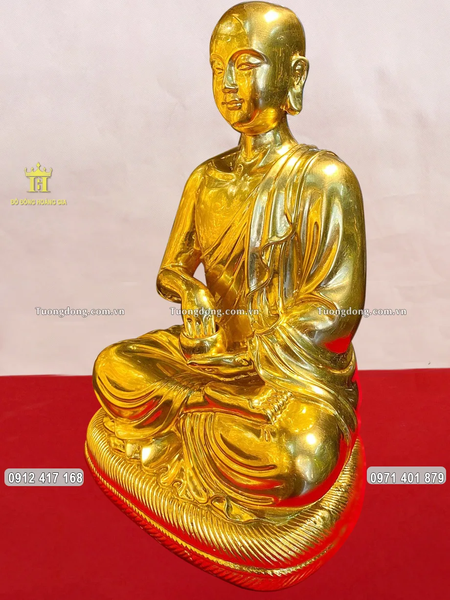 Gia chủ nên đặt bức tượng trên cao, tại nơi sạch và nhiều ánh sáng